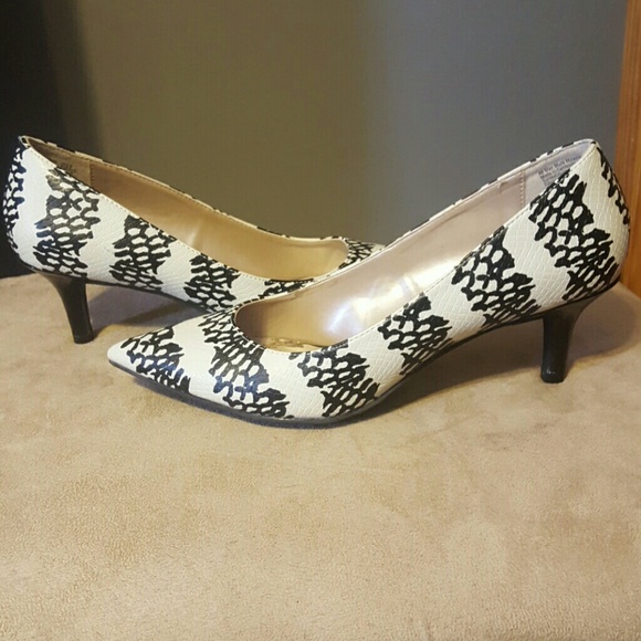 Heels - Picture 3 of 4