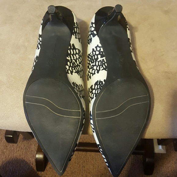 Heels - Picture 4 of 4