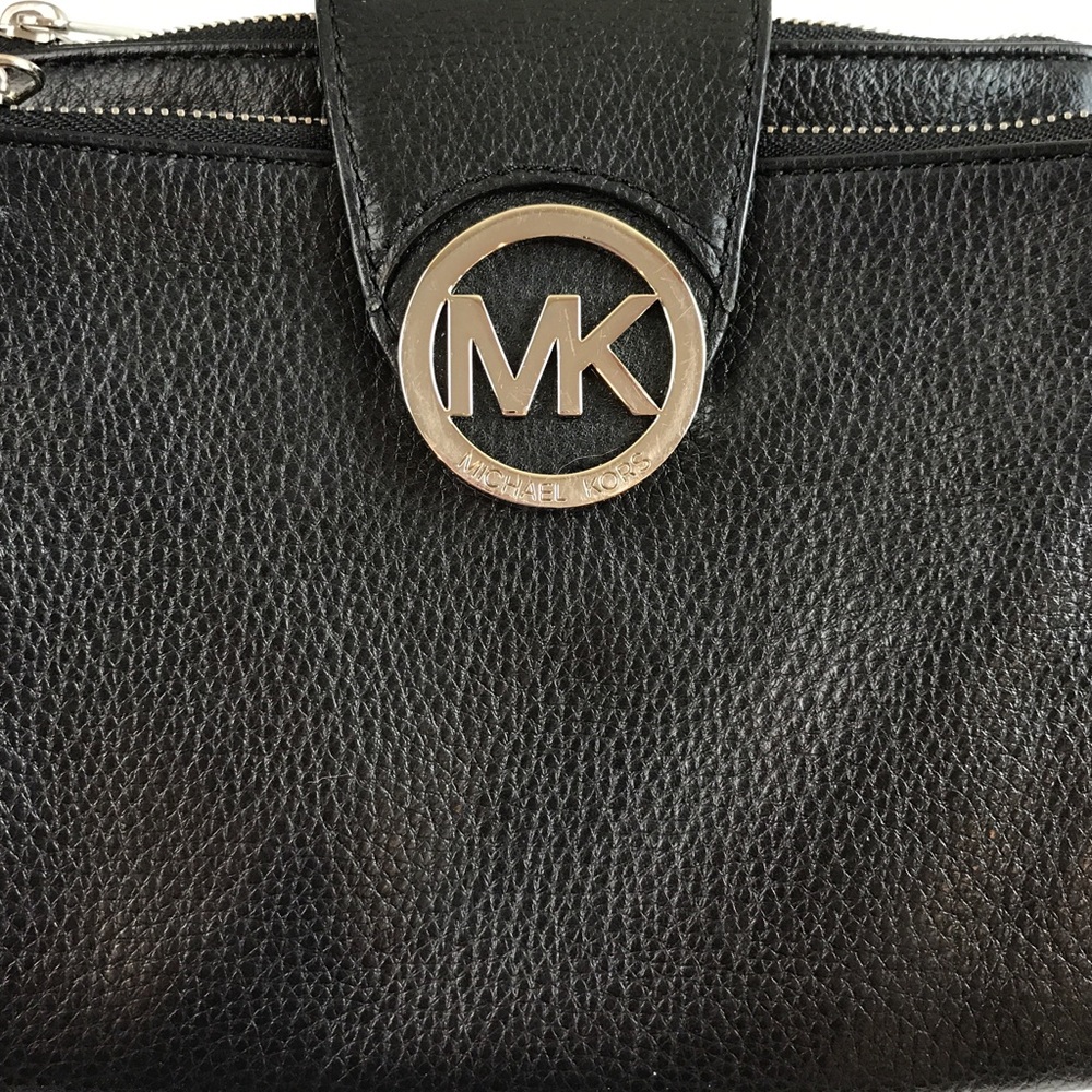 ❌sold❌Black and silver Michael kors crossbody - Picture 2 of 4