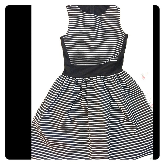 Dress - Picture 1 of 1