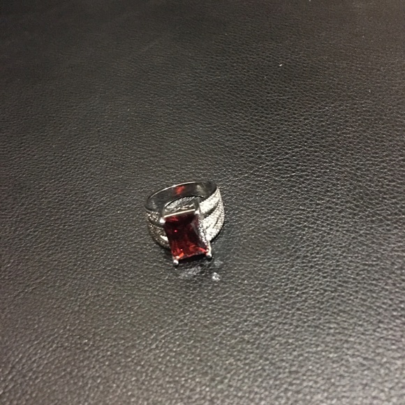 Red ring - Picture 2 of 3