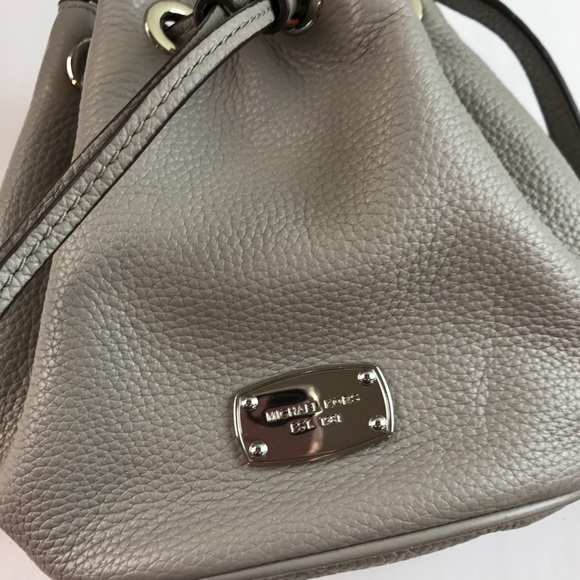 Michael Kors Handbags - 💕host pick💕3/9/17Michael kors crossbody