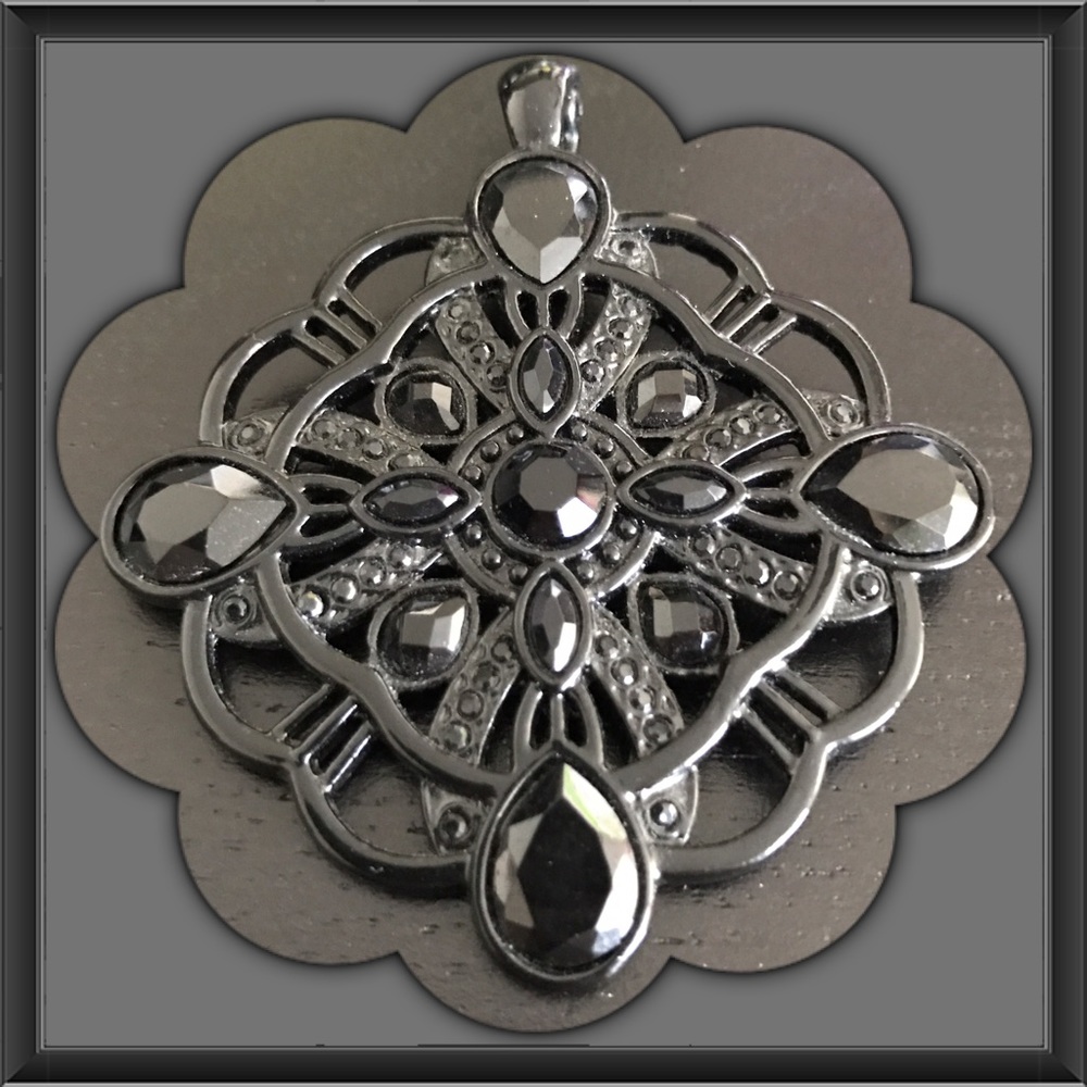 Lia Sophia Pendent