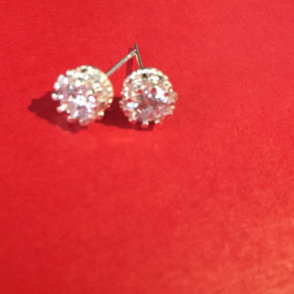 Beautiful 925 Silver CZ 2 carat earrings.❗️Final price drop‼️ - Picture 2 of 5