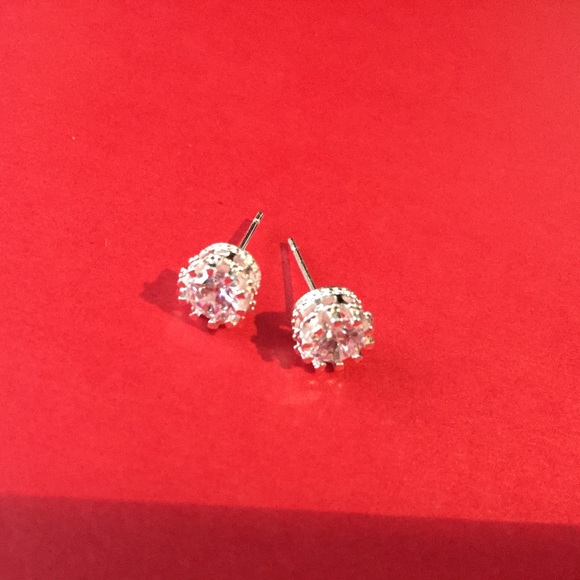 Beautiful 925 Silver CZ 2 carat earrings.❗️Final price drop‼️ - Picture 4 of 5