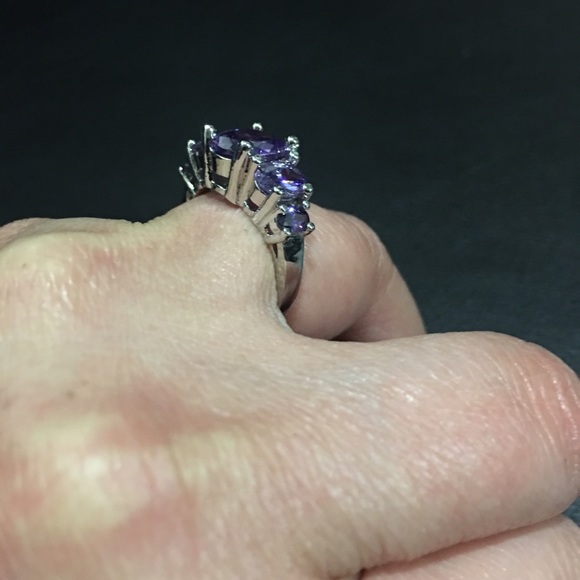 Silver ring - Picture 2 of 3