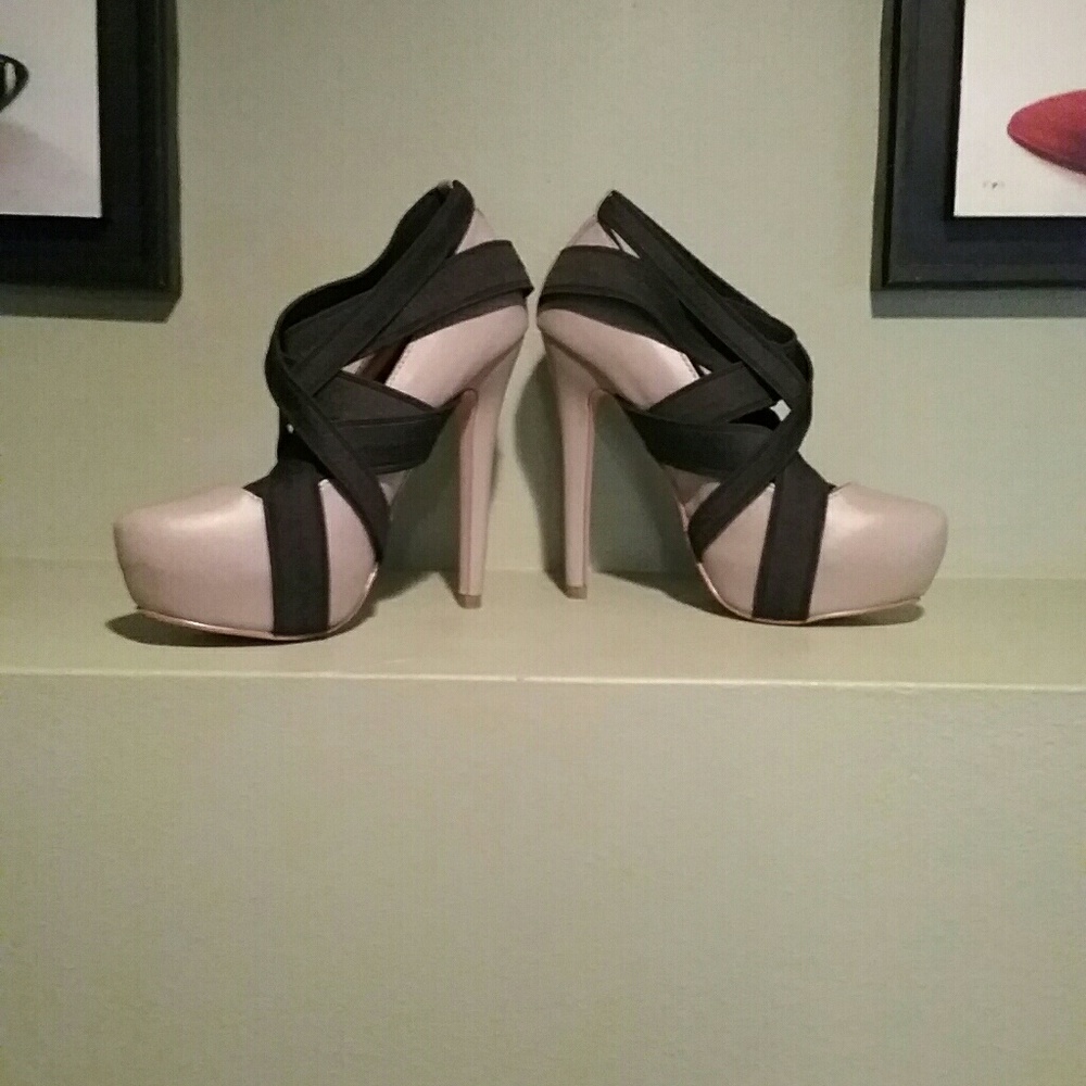 7.5 Brand New-- Super Chic --Colin Stuart