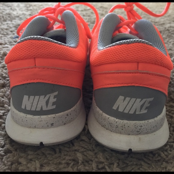 Nike Training Shoes, Women's Size 7.5 - Picture 3 of 3