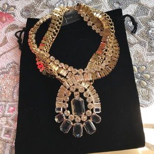 Nwt BCBG gorgeous gold stone statement necklace!