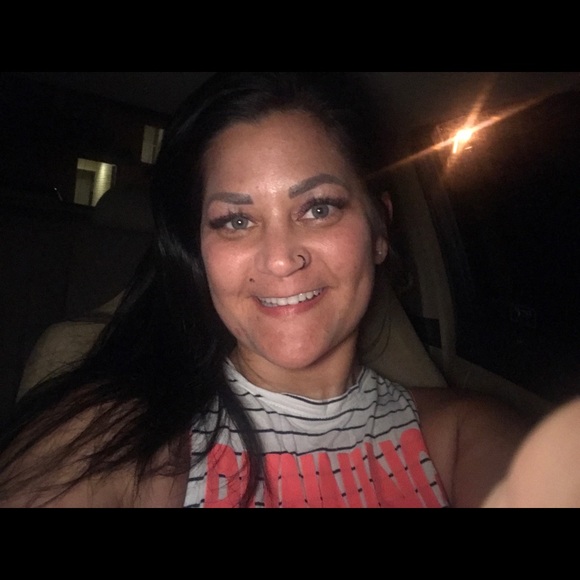 Meet your Posher, Carly - Picture 3 of 7