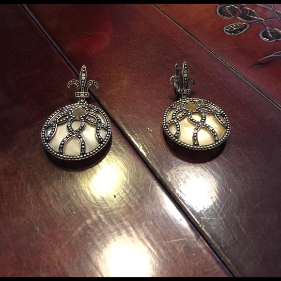 Earrings - Picture 1 of 2