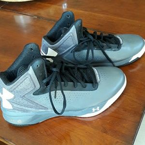 Under Armour tenis shoes