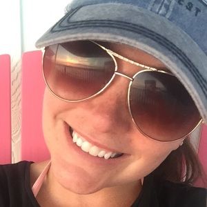 Meet your Posher, Clarissa