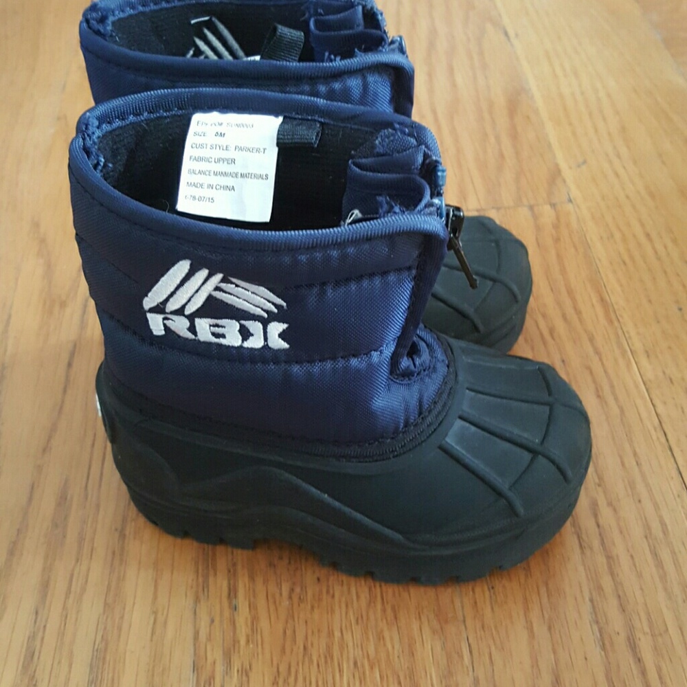 Snow boots