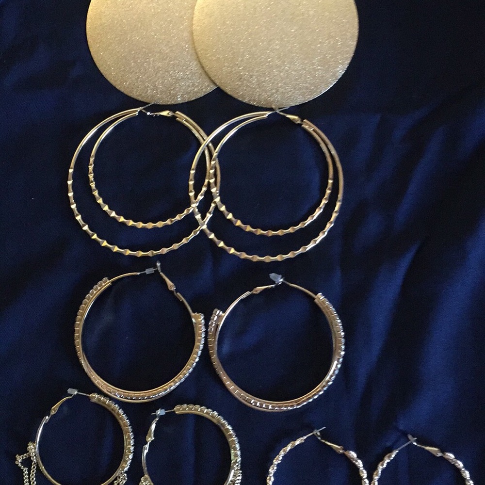 4 pairs of hoop earrings