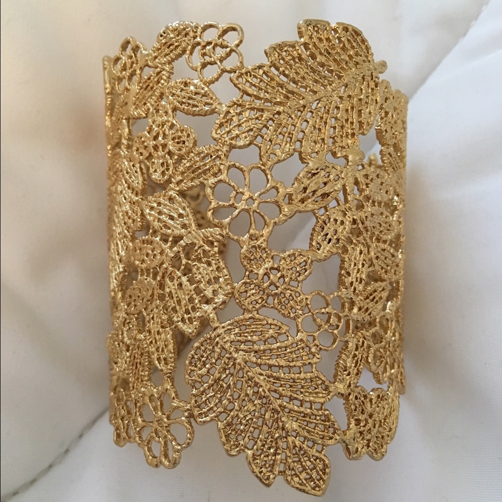 Stella & Dot Chantilly Lace Cuff