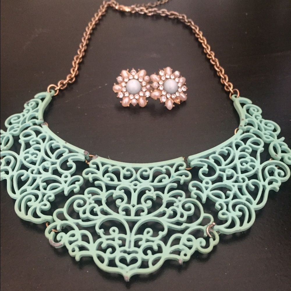Lovely mint earring and necklace set