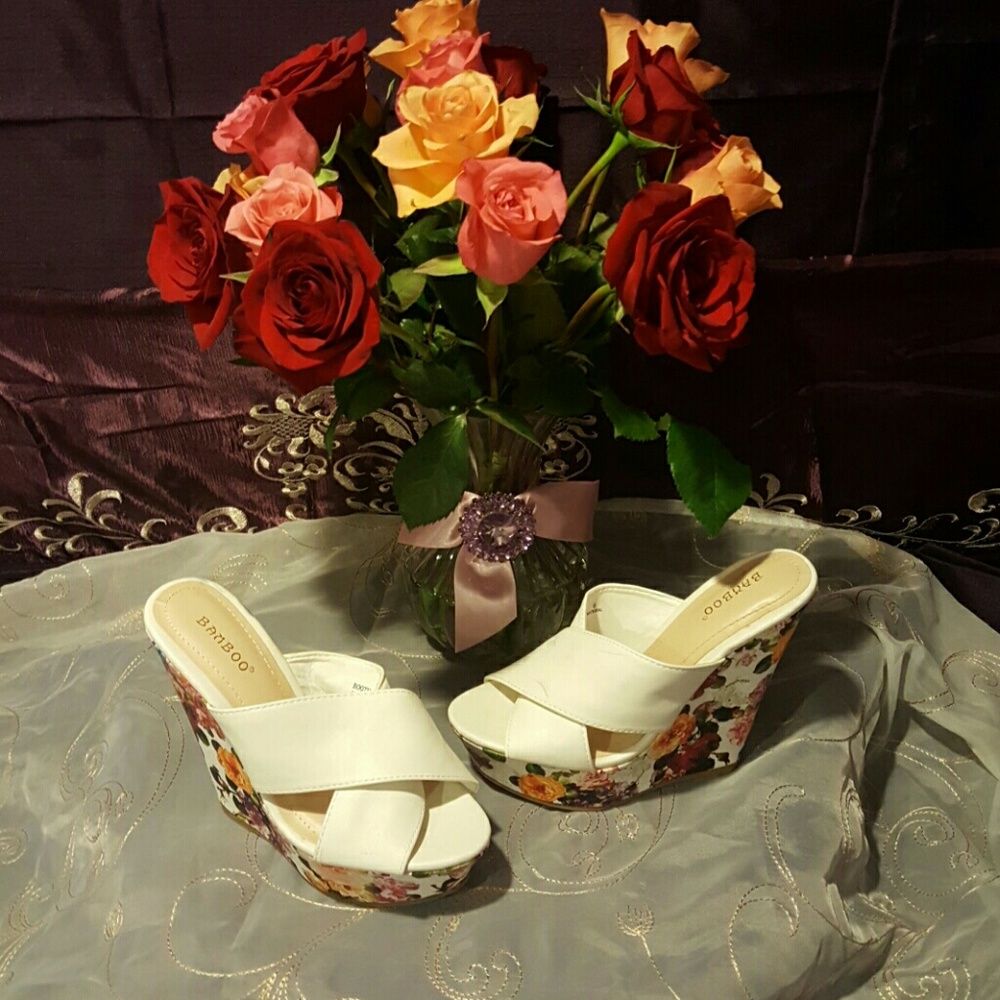 (Sold)    🌻new floral summer wedges 🌻