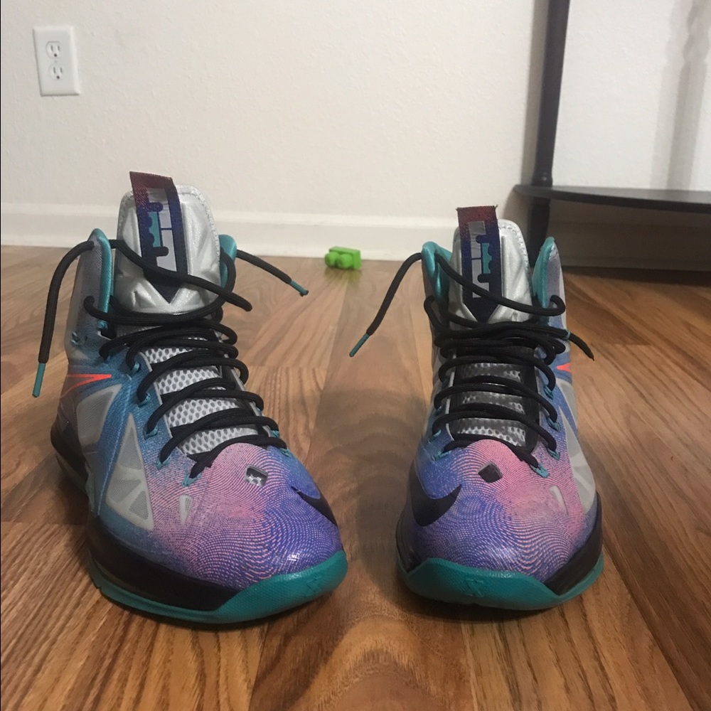 🛑SOLD OUT🛑 Nike LeBron 10 Pure Platinum size 10