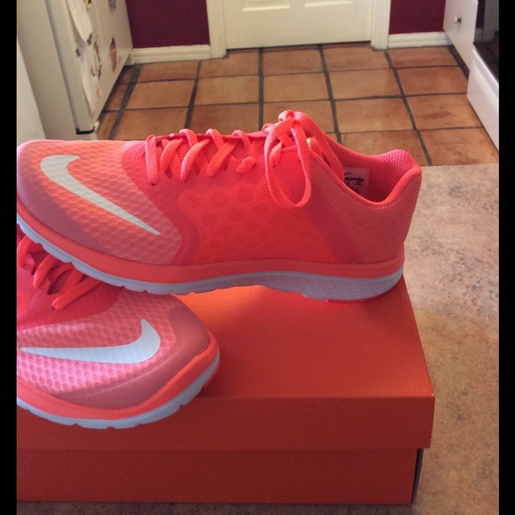 🎉HOST🎊PICK🎉women's Nike fit sole lite run 🏃 3 - Picture 3 of 7