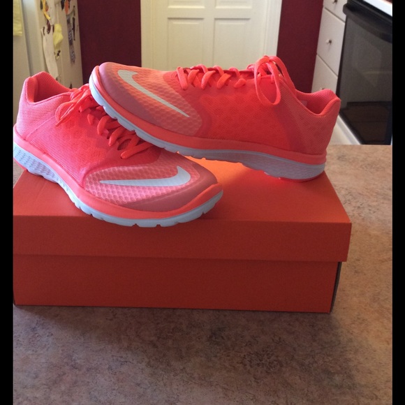 🎉HOST🎊PICK🎉women's Nike fit sole lite run 🏃 3 - Picture 4 of 7