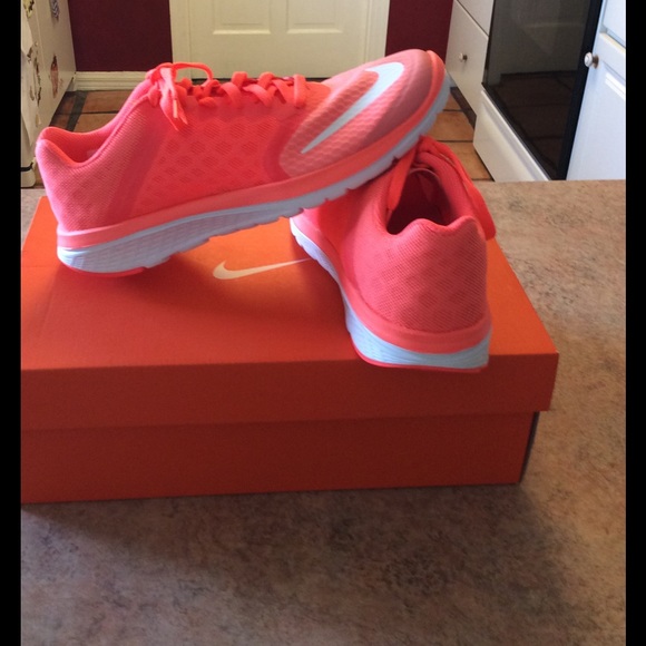 🎉HOST🎊PICK🎉women's Nike fit sole lite run 🏃 3 - Picture 6 of 7