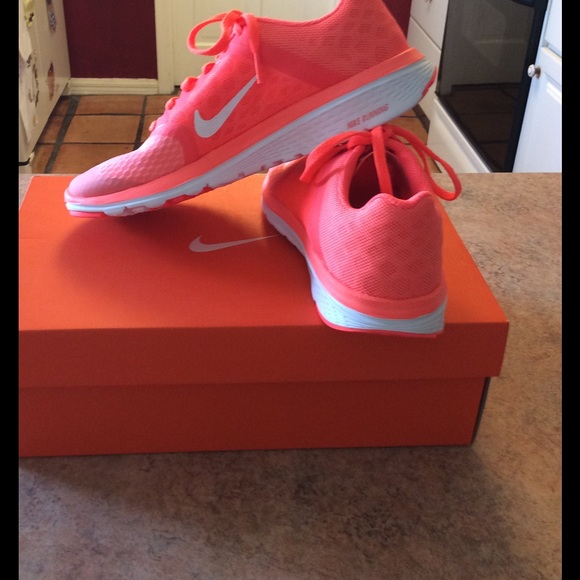 🎉HOST🎊PICK🎉women's Nike fit sole lite run 🏃 3 - Picture 7 of 7