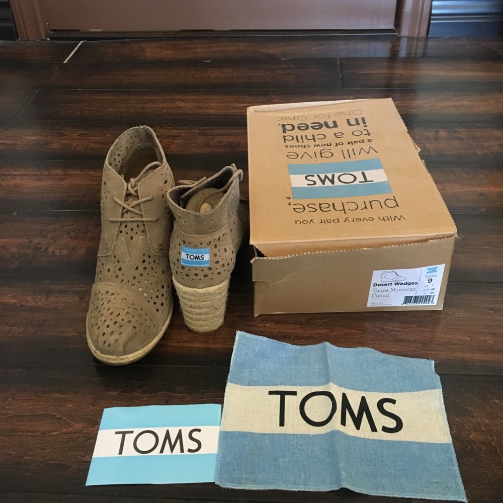 Toms Desert Wedge women's Size 9