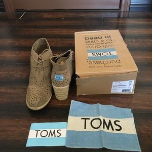 Toms Desert Wedge women's Size 9