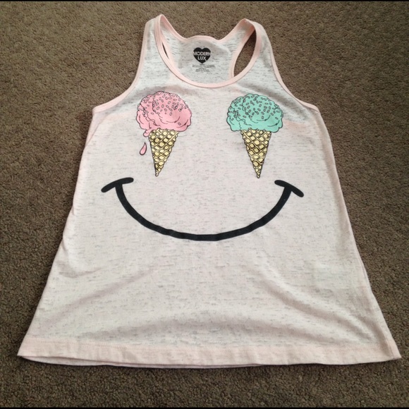 Tops - Cute graphic tank