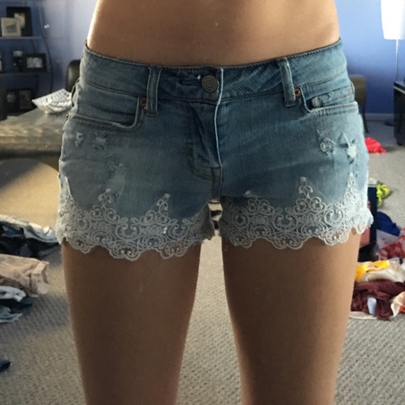 Denim shorts - Picture 3 of 3