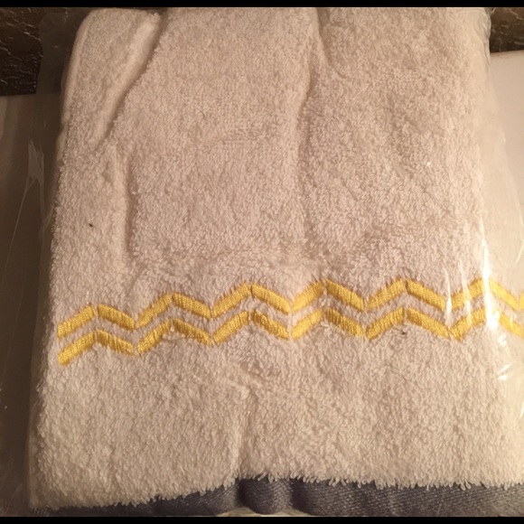 NEW - 5pcs yellow & grey chevron bath set - Picture 2 of 3