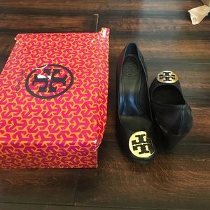Black/Gold Tory Burch Wedges Size 9