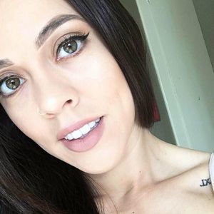 Meet your Posher, Valeria