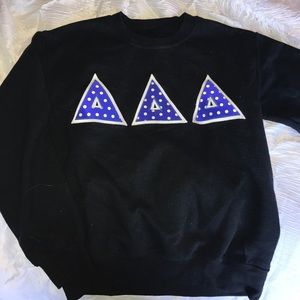 Tri delta letter sweat shirt