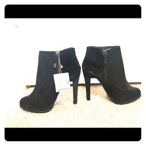 ZARA TRAFULUC Black suede ankle booties