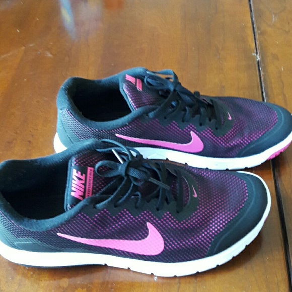 Woman Nike shoes - Picture 2 of 6