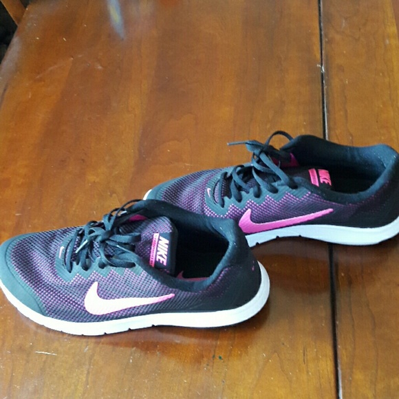 Woman Nike shoes - Picture 3 of 6