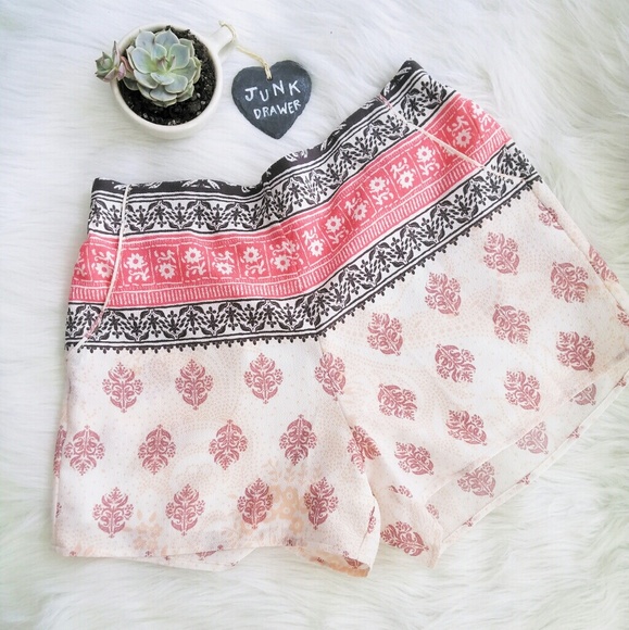 Pants - HUGE SALE! Skies Are Blue Printed Boho Shorts Sm