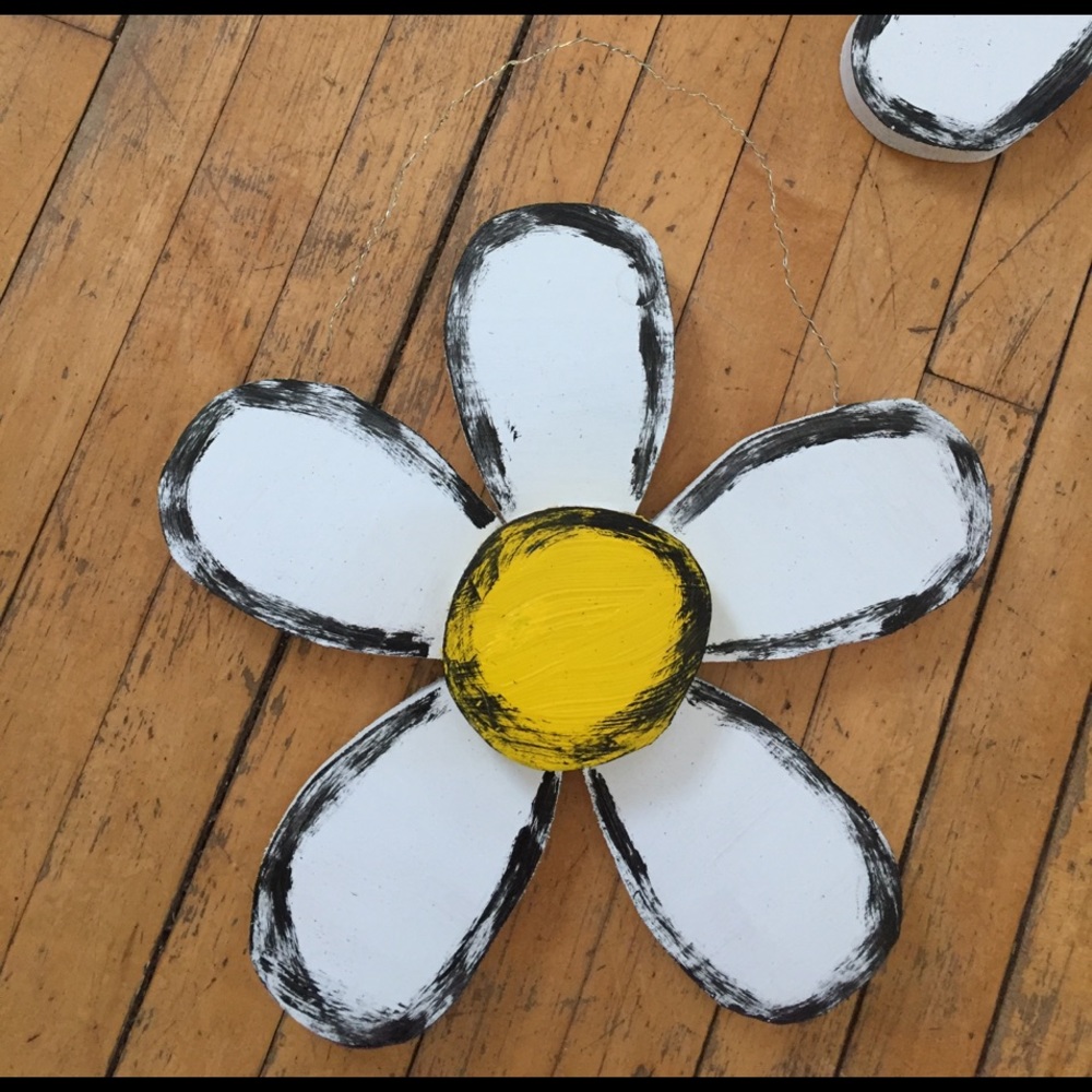 Primitive Daisy - Picture 2 of 3