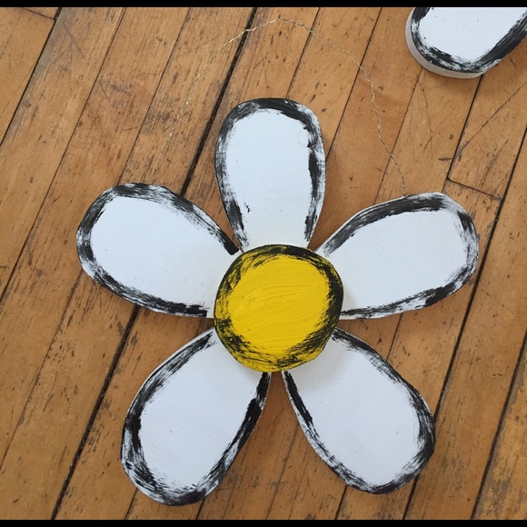 Primitive Daisy - Picture 2 of 3