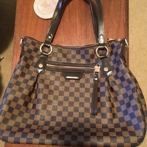 Louis Vuitton bag. Like new! No signs of use!