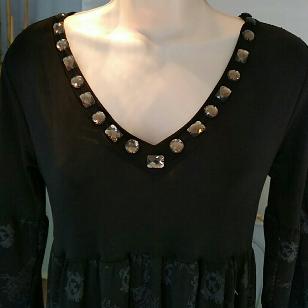 Ladies top - Picture 2 of 8