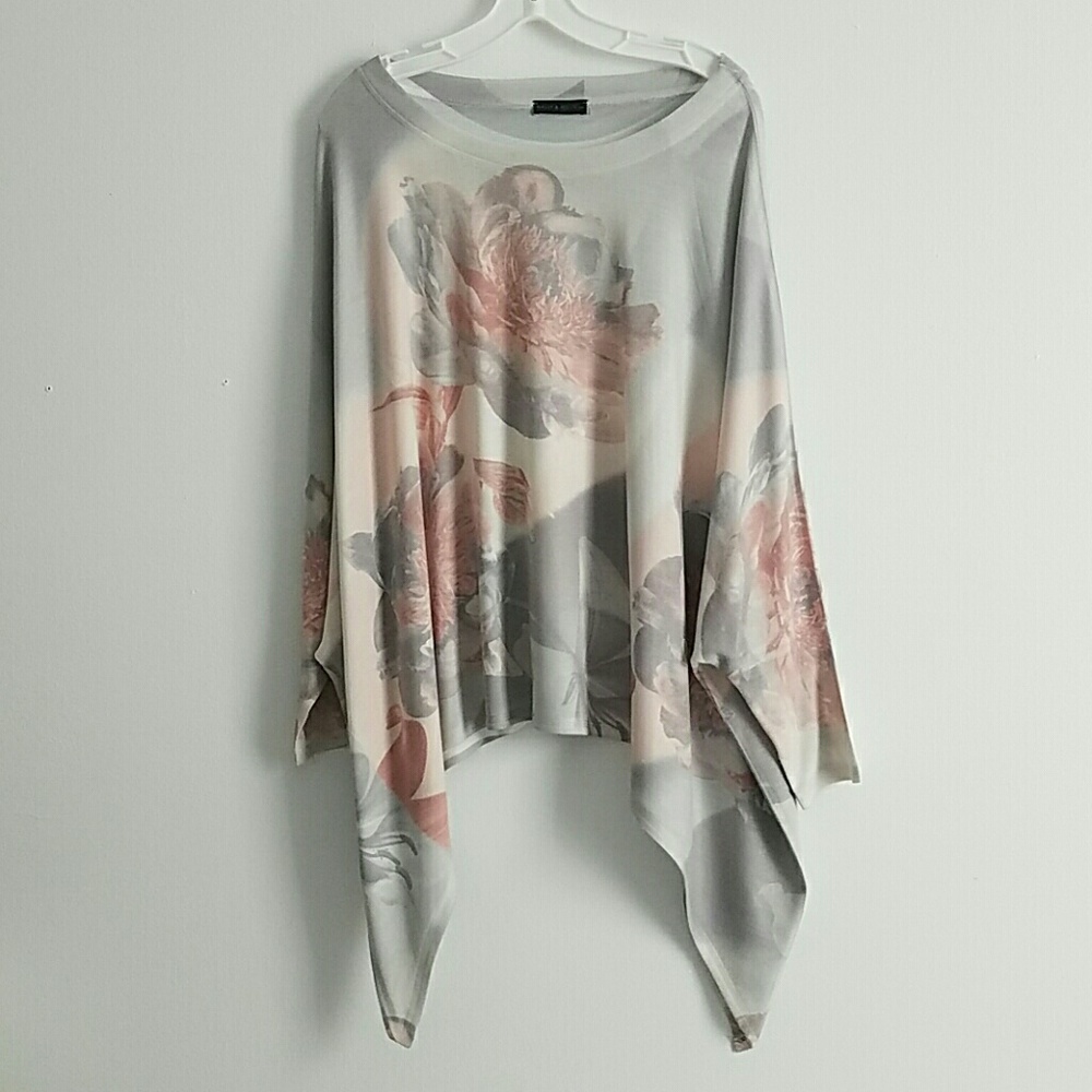 Gorgeous floral side tail top