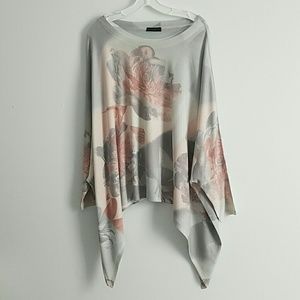 Gorgeous floral side tail top