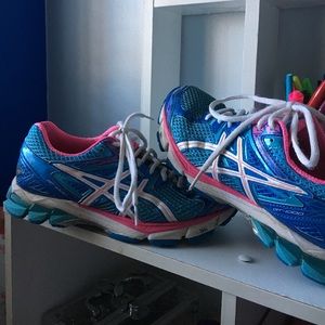 Women's Athletic Shoes