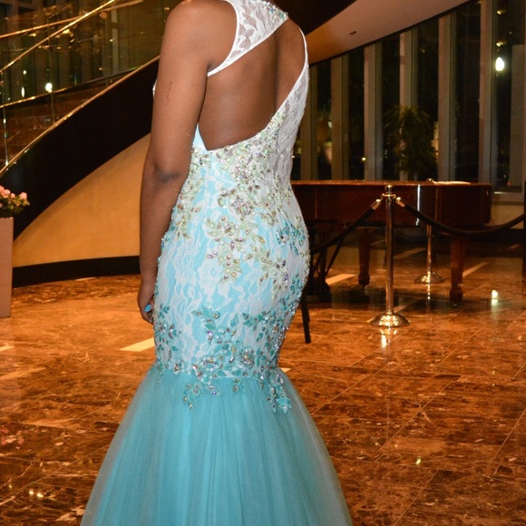 Elegant prom dress worn only once !!!!!! - Picture 2 of 3