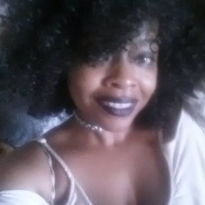 Meet your Posher, Dominique