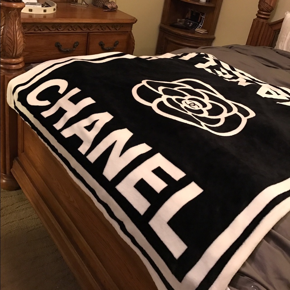 CHANEL Petal Blanket Black (Two)