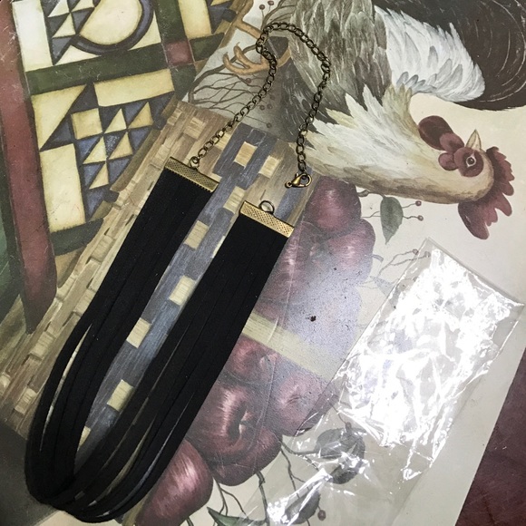 Layered Choker, Black with gold necklace... - Picture 3 of 4